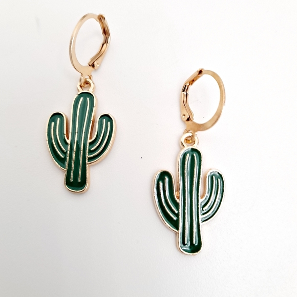 💖 2/$30 Western cactus dainty small earrings - Picture 11 of 11
